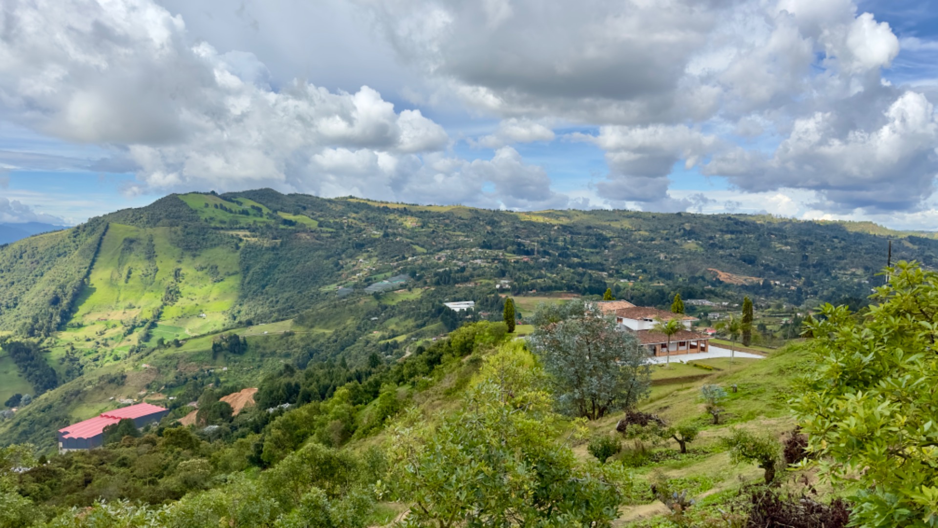 Rechts das Haupthaus der Finca